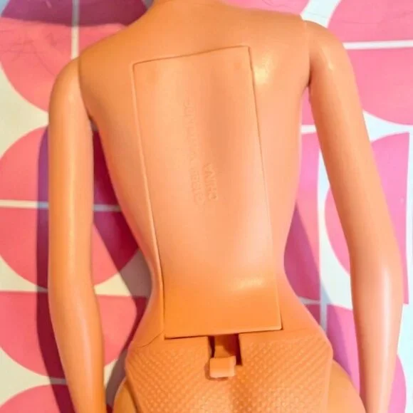 DONATE SOON Teresa Barbie Cut 'n Style Doll 2002 Mattel 56893 - Picture 6 of 7